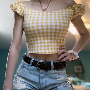 white and yellow checkered crop top💛